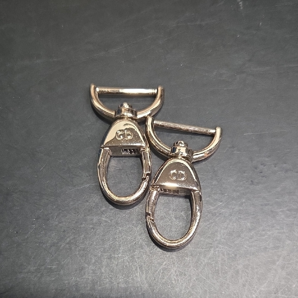Luxurious Gold Keychain Clips - Picture 3 of 3